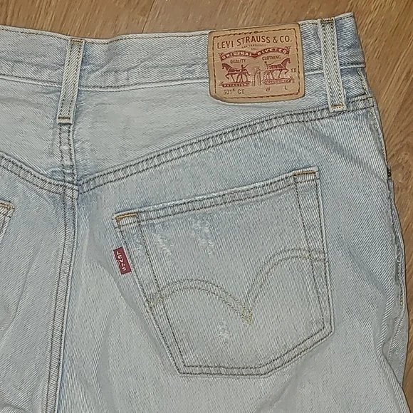 Levi's 501 Button Fly Light Wash Distressed Jeans Sz 14/32 - Picture 3 of 4